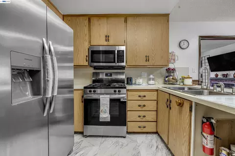 Kitchen - 713 Falcon Dr, Vallejo, CA 94589 photo 1 of 2