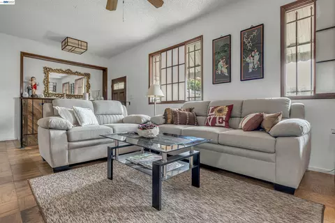 Living - 713 Falcon Dr, Vallejo, CA 94589 photo 1 of 1