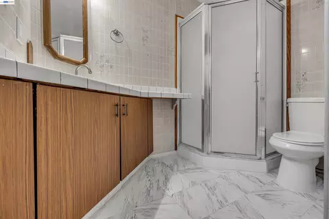 Bath - 713 Falcon Dr, Vallejo, CA 94589 photo 2 of 3