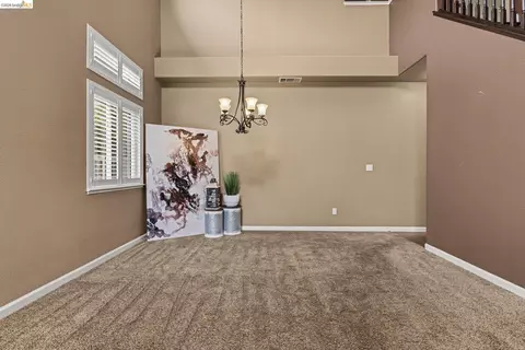 Living - 1164 Legend Cir, Vallejo, CA 94591 photo 3 of 4