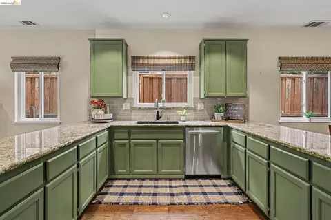 Kitchen - 1164 Legend Cir, Vallejo, CA 94591 photo 1 of 3