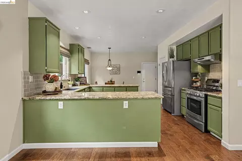 Kitchen - 1164 Legend Cir, Vallejo, CA 94591 photo 3 of 3