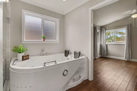 Bath - 1164 Legend Cir, Vallejo, CA 94591 photo 4 of 4