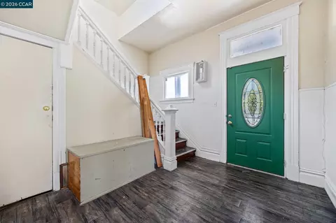 Entry Way - 231 Tennessee St, Vallejo, CA 94590 photo 3 of 6