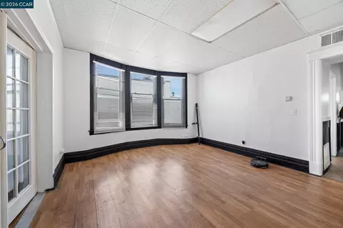 Living - 231 Tennessee St, Vallejo, CA 94590 photo 2 of 2