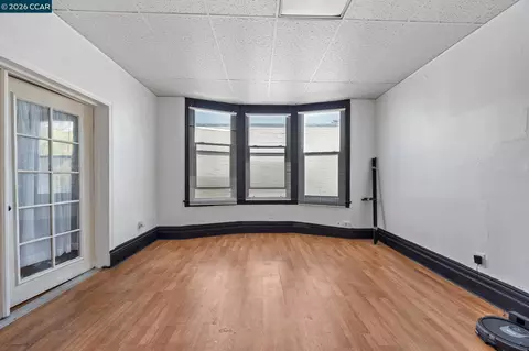Living - 231 Tennessee St, Vallejo, CA 94590 photo 1 of 2
