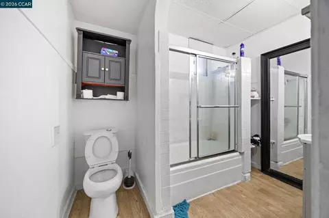 Bath - 231 Tennessee St, Vallejo, CA 94590 photo 2 of 2