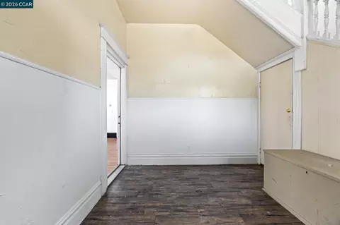 Entry Way - 231 Tennessee St, Vallejo, CA 94590 photo 4 of 6