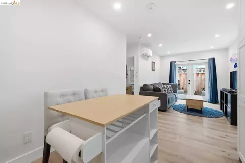 Dining - 1519 Fairview St #2, Berkeley, CA 94703 photo 1 of 1