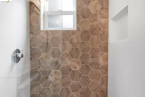 Bath - 1519 Fairview St #2, Berkeley, CA 94703 photo 1 of 5