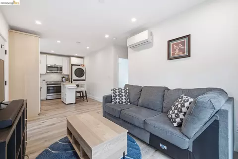Living - 1519 Fairview St #2, Berkeley, CA 94703 photo 1 of 2