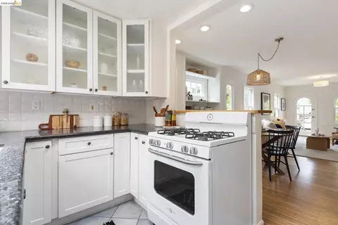 Kitchen - 1905 Chestnut St, Berkeley, CA 94702 photo 3 of 5