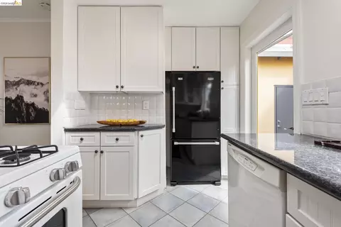 Kitchen - 1905 Chestnut St, Berkeley, CA 94702 photo 5 of 5