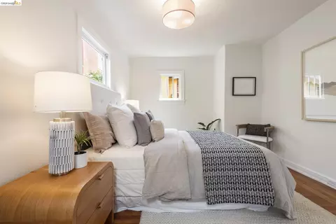 Bedroom - 1905 Chestnut St, Berkeley, CA 94702 photo 2 of 4