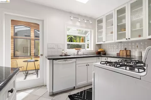 Kitchen - 1905 Chestnut St, Berkeley, CA 94702 photo 2 of 5