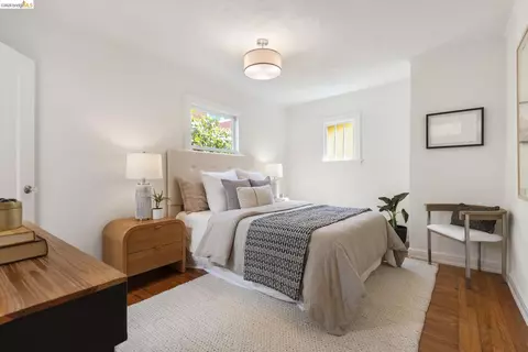 Bedroom - 1905 Chestnut St, Berkeley, CA 94702 photo 1 of 4