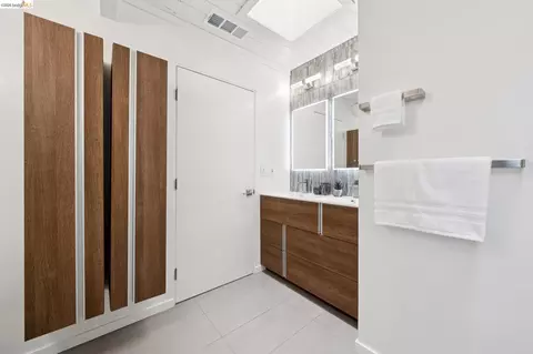 Bath - 4100 Phoenix St, Concord, CA 94521 photo 4 of 7