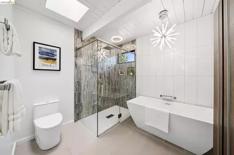 Bath - 4100 Phoenix St, Concord, CA 94521 photo 2 of 7