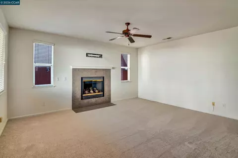 Living - 30 Echo Ct, Patterson, CA 95363 photo 3 of 7