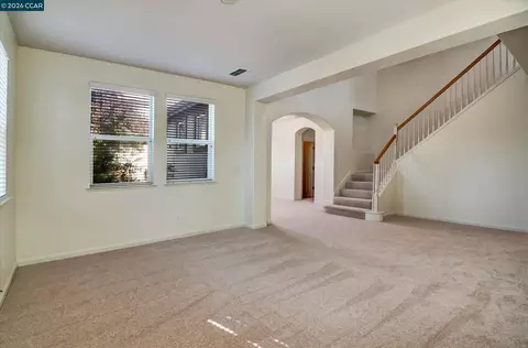 Living - 30 Echo Ct, Patterson, CA 95363 photo 2 of 7