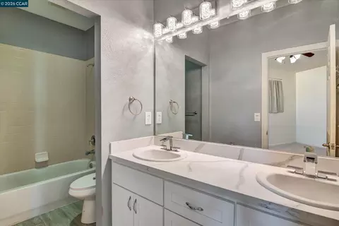Bath - 30 Echo Ct, Patterson, CA 95363 photo 1 of 5