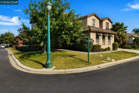 Exterior - 30 Echo Ct, Patterson, CA 95363 photo 4 of 6