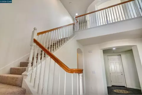 Entry Way - 30 Echo Ct, Patterson, CA 95363 photo 3 of 6