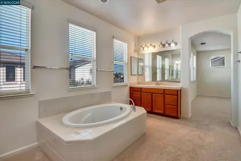 Bath - 30 Echo Ct, Patterson, CA 95363 photo 4 of 5