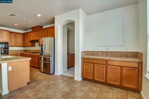 Entry Way - 30 Echo Ct, Patterson, CA 95363 photo 6 of 6