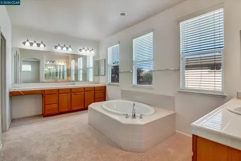 Bath - 30 Echo Ct, Patterson, CA 95363 photo 5 of 5