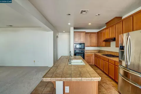 Kitchen - 30 Echo Ct, Patterson, CA 95363 photo 3 of 3