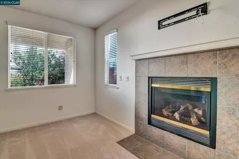 Living - 30 Echo Ct, Patterson, CA 95363 photo 4 of 7