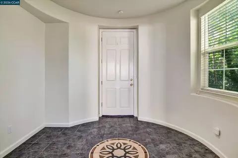 Entry Way - 30 Echo Ct, Patterson, CA 95363 photo 2 of 6