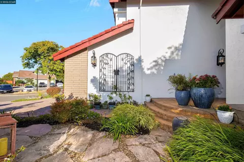 Exterior - 100 Opal Ct, Hercules, CA 94547 photo 8 of 26