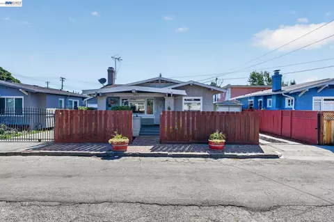 5823 Seminary Ct, Oakland, CA 94605