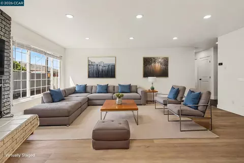 Living - 333 Lamont Ct, Vallejo, CA 94591 photo 3 of 4
