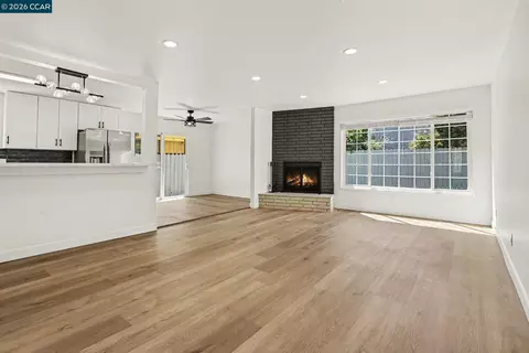 Living - 333 Lamont Ct, Vallejo, CA 94591 photo 2 of 4