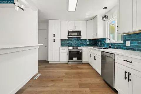 Kitchen - 333 Lamont Ct, Vallejo, CA 94591 photo 2 of 3