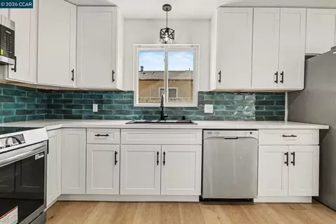 Kitchen - 333 Lamont Ct, Vallejo, CA 94591 photo 3 of 3