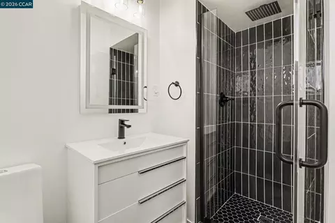 Bath - 333 Lamont Ct, Vallejo, CA 94591 photo 2 of 2