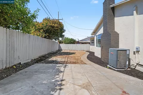 Exterior - 333 Lamont Ct, Vallejo, CA 94591 photo 6 of 9