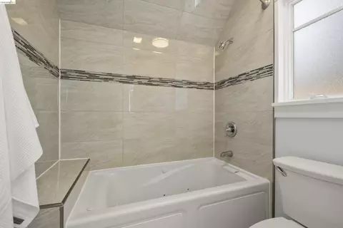 Bath - 977 Regal Rd, Berkeley, CA 94708 photo 6 of 7