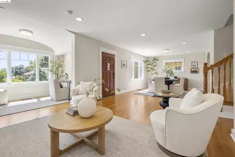 977 Regal Rd, Berkeley, CA 94708 photo 2