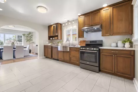 977 Regal Rd, Berkeley, CA 94708 photo 15