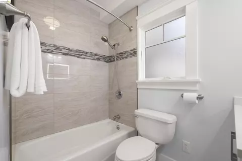 Bath - 977 Regal Rd, Berkeley, CA 94708 photo 2 of 7