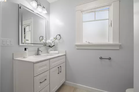 Bath - 977 Regal Rd, Berkeley, CA 94708 photo 4 of 7