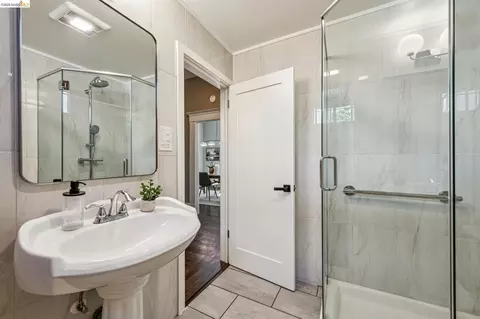 Bath - 1883 Harmon St, Berkeley, CA 94703 photo 2 of 4