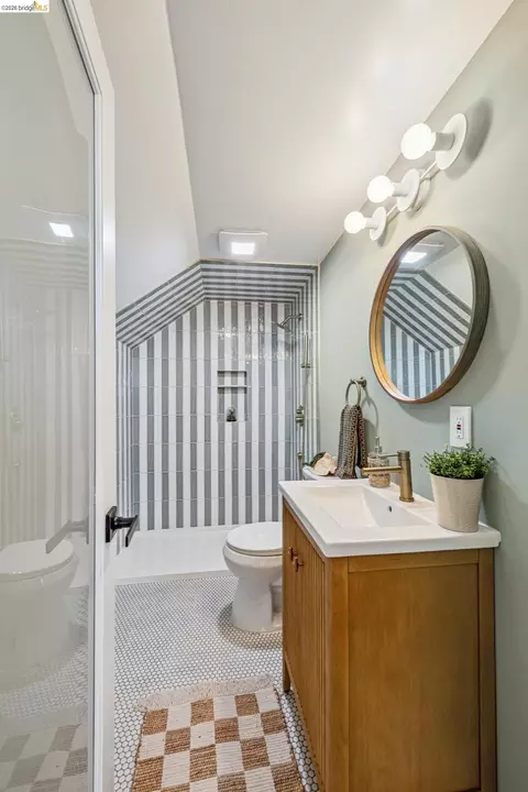 Bath - 1883 Harmon St, Berkeley, CA 94703 photo 4 of 4