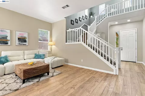 Living - 3214 Breaker Ct, Vallejo, CA 94591 photo 1 of 5