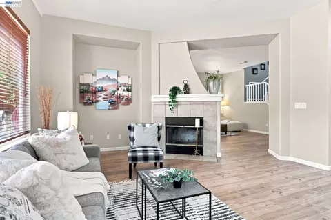 Living - 3214 Breaker Ct, Vallejo, CA 94591 photo 5 of 5